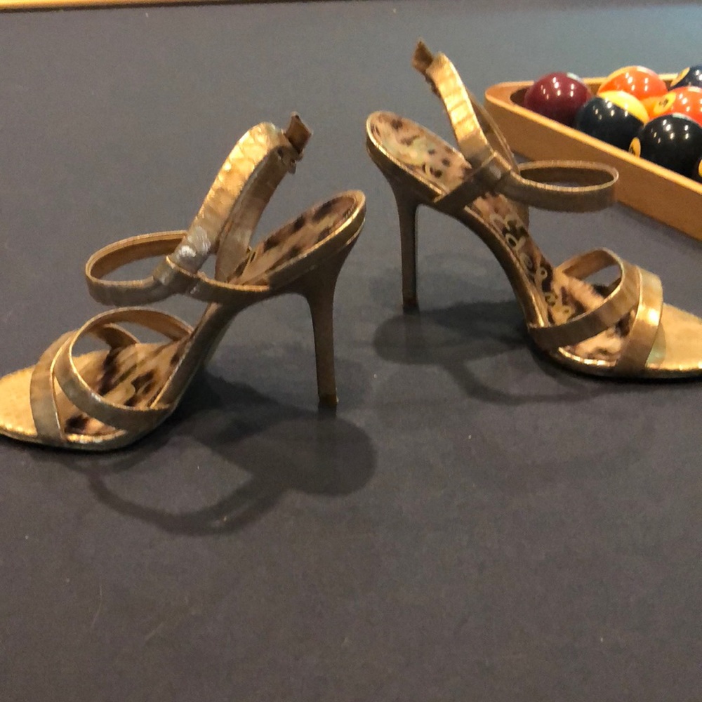 Shoes - Picture 2 of 4